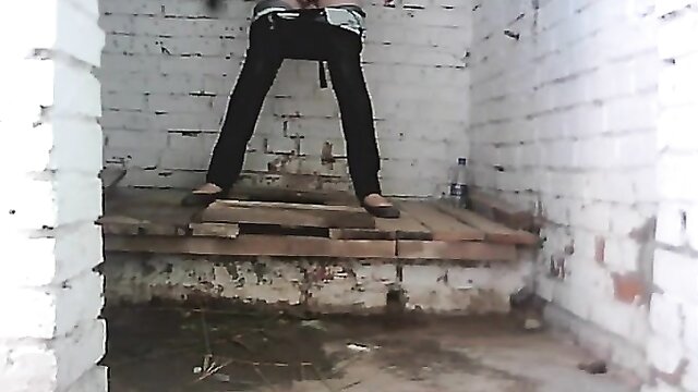 brunette pounded in soviet toilet : Voyeur Bank
