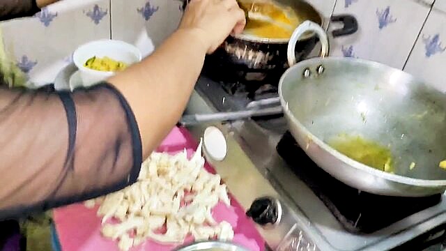 Mumbai Ashu, Desi - indian stepmom kitchen sex