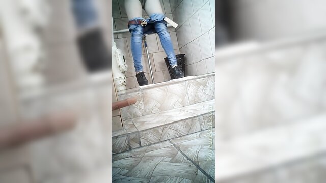 voyeur bank teens in toilet : Voyeur Bank