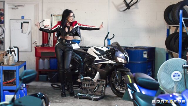 bubble butt, bubble but, big ass - bubble butt babe takes it hard in the garage featuring big ass bubble butt action