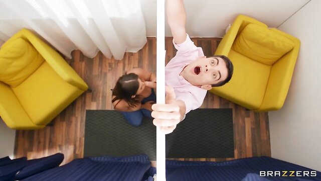 brazzers, taylee wood, brazzers exxtra - taylee wood goes wild with a fist in housewife exxtra clip