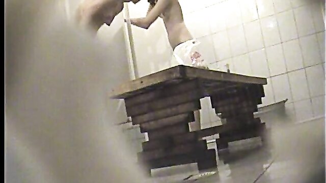 pale skin amateur brunette lady shower in public with a wet surprise : Voyeur Bank