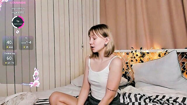 solo, stripchat, masturbate - watch felicefarabee strip down and pleasure herself in webcam video from stripchat