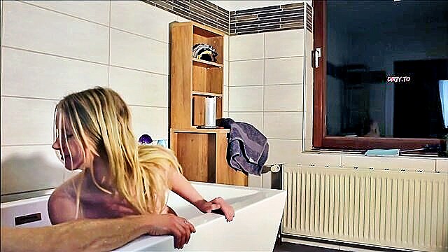Anni_Next_Door - scharfer sex mit kumpel in der wanne mit anninextdoor