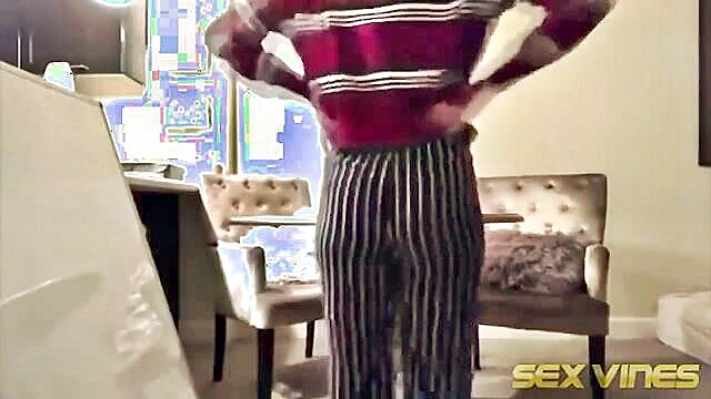 Jennette McCurdy, Miranda Cosgrove - miranda cosgroves deepthroating skills in hd video