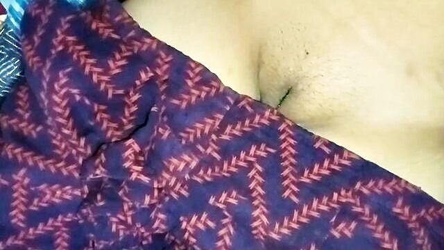 mayraqueen - desi aunty reveals her voluptuous body in homemade video mayraqueen