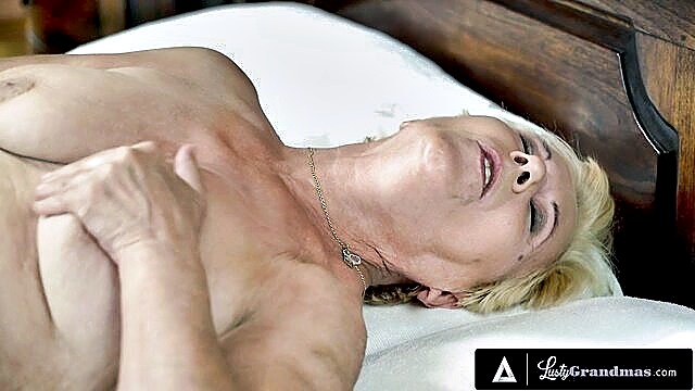 Lili Lili, Maria Jamma - short hair gran rave Adult Time