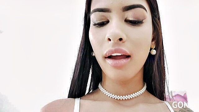 veronica leal, kelly oliveira, anal - veronica leal solo