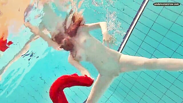 naked moldovan beauty in pool : Under Water Show