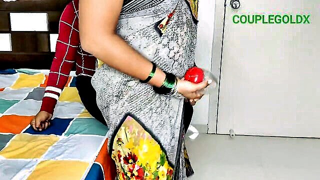 Sexy Komal - full xxx pados ki aunty gets handsjob and deep throat from young couple Sexy Komal