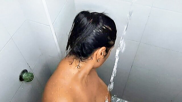 Aly - amateur stepmom caught on camera while showering turns me on Aly