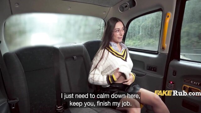 Shelena Teen - sexy italian babe in taxi Smashinhits