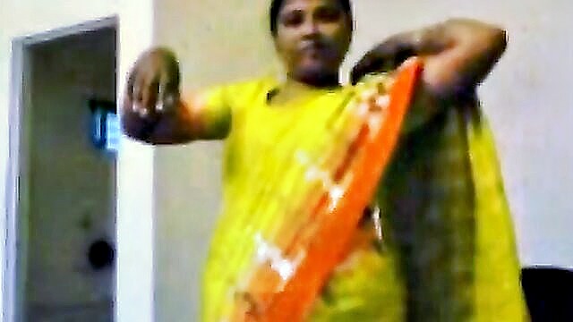 indian housewife flashes : Indian Hidden Cams