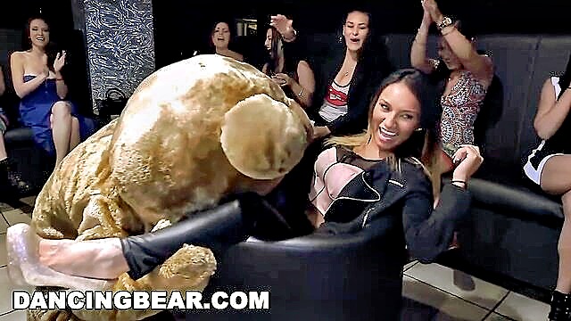 J Mac, Natalia Mendez, Sophia Torres, Amy Lopez, Elizabeth Bentley, Olivia Ryder, Brooke Taylor, In the VIP, Tila Flame, Kimmy Lee, Kita, Jessica Rose, Leena Sky, Foxxy Star - dancing bear porn Bang Bros