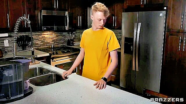 Charlotte Rayn, Jimmy Michaels - vacuum masturbation stepmom charlotte rayn BRAZZERS NETWORK
