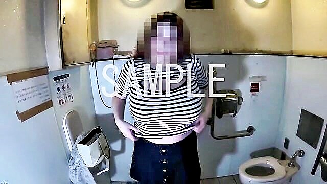 amateur, milf, blowjob - public sex pregnant woman