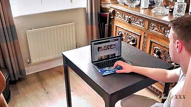 cumshot, fucking, stockings - aunt judys xxx video