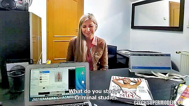 casting, chick, nice pussy - nice chick gives pussy at the casting