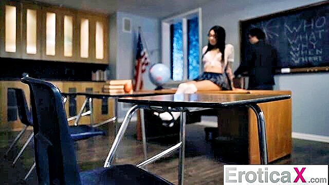 Robby Echo, Nina Nieves - college girl spanking cock Erotica X