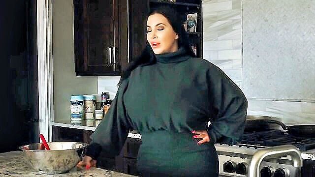 amateur, big ass, big tits - drew pride milf clip