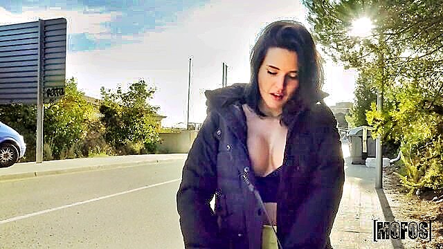 serenia keer big dick outdoors : Public Pickups