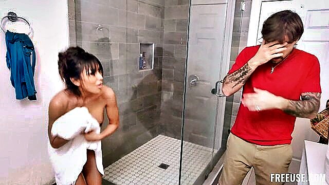 housewife, milf, wife - stepmom helps me focus