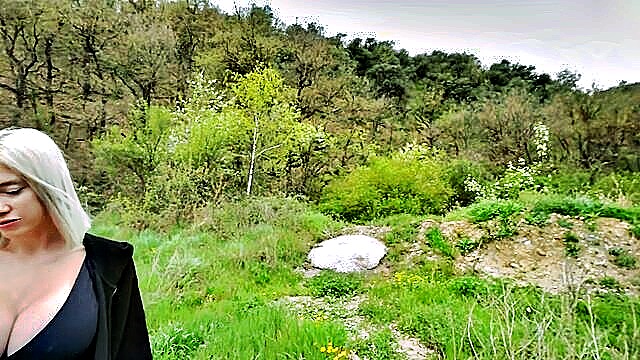 Bunny Blondy - blonde hitchhiker big tits bügün Bunny Blondy
