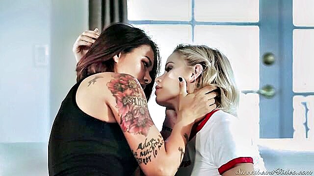 Dana Vespoli, Jessa Rhodes - lesbian babes lick tits