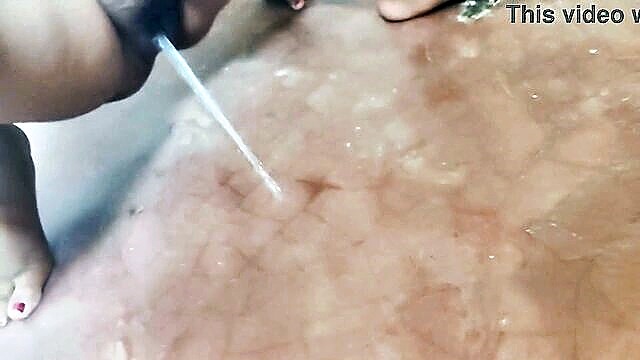 lesbian, piss, big ass - indian bhabhi public piss