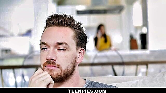 eavesdropping and pussy popping : Teen Pies