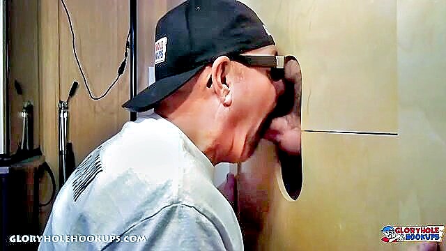 gloryhole blowjob chocolate hook : Glory Hole Hookups