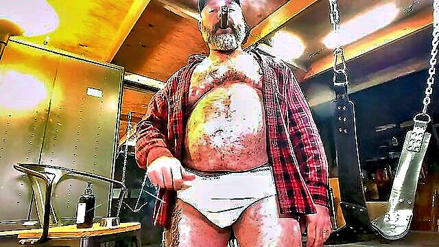 chubby, amateur, hairy - kurt stroking garage