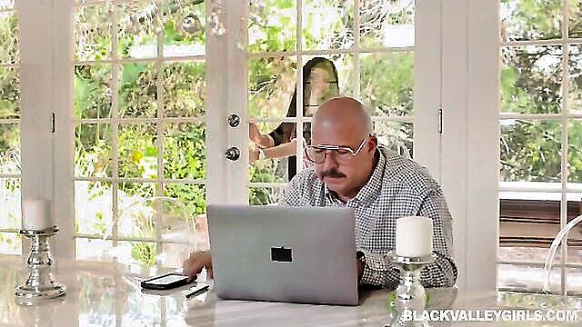 Aaliyah Hadid - aaliyah hadid hairy pussy Black Valley Girls