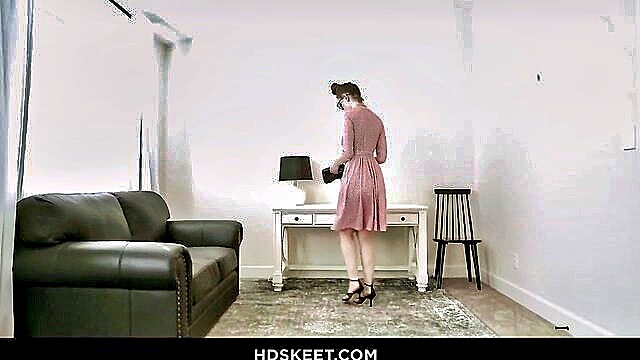 Erin Everheart, Arabelle Raphael - arabelle raphael teaches pussy play Dyked