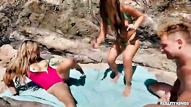 Katy Jayne, Ms.ForbiddenLoyalty, Ryan Reid, Samantha Lexi, Van Wylde - beach fantasies with cum swapping