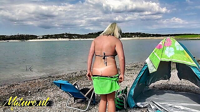 beths hairy pussy showing in bikini : Mature.nl