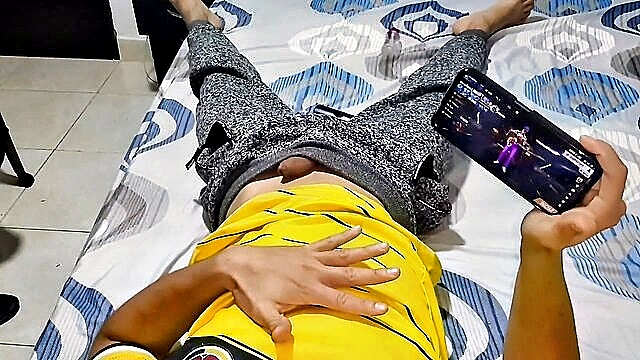 aficionados casero, acabada, amateurs - sexy european gamer girl talks about hacking and oral skills