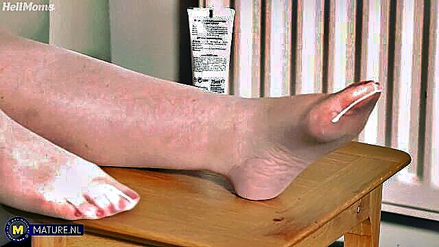 solo girl, sofa, mature - perverse granny plays in hd