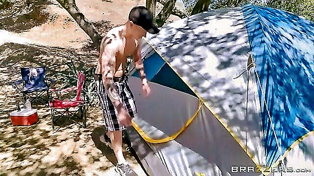 young brunette camping fuck : Baby Got Boobs