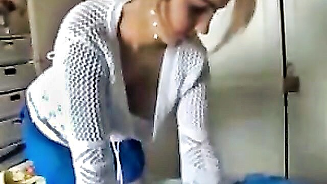 downblouse, voyeur porn, amateur voyeur - peep at cleaning mom no bra