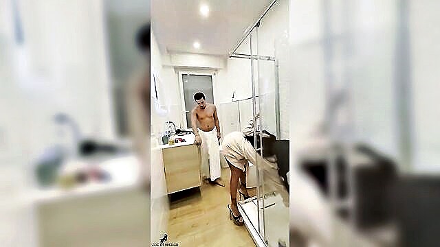 scopate italiane, sesso in bagno, social italiane - profumo di cazzo giovane