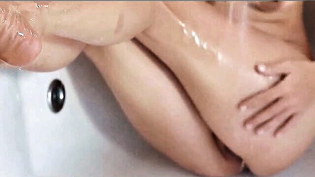 tempting asian babe jasmine j : Groovy Amateurs