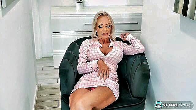 milf, babes, sex toys - sucking penis demonstration