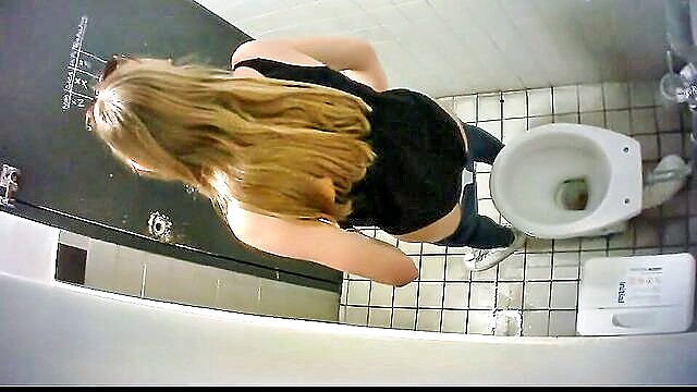 brunette, quick, slim - slim delivery urination