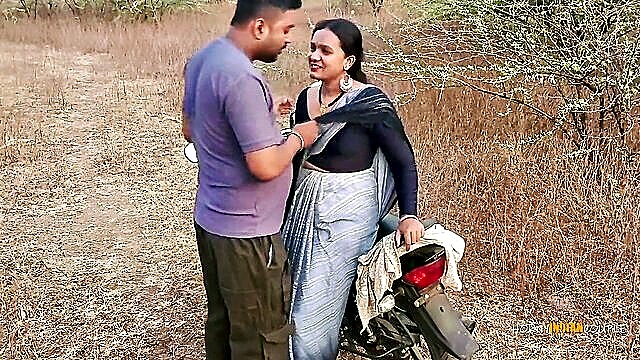 indian bhabhi sex outdoor : Horny Indian Couple