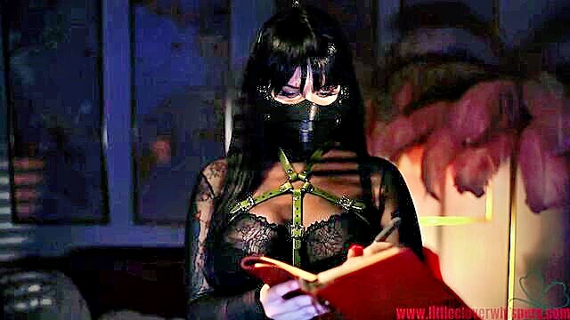 whispers, clover, little - boss lady punish quotidien
