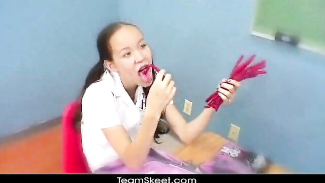 asian teen gets her pussy fucked in this compilation : Team Skeet