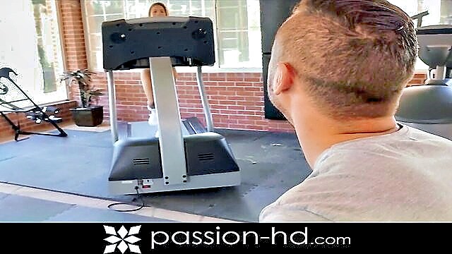 lilly ford workout porn : Passion-HD