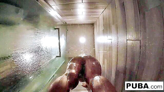 Jezebelle Bond - jezebelle bath vid Puba