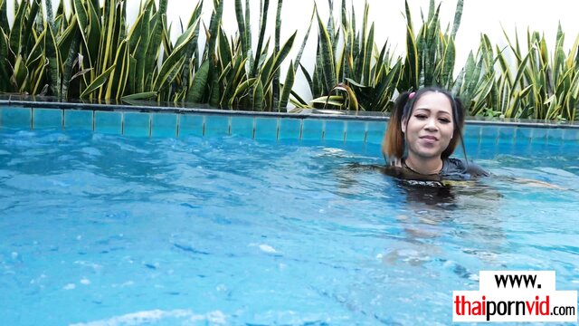 Tuk - thailand girl deepthroat pervert